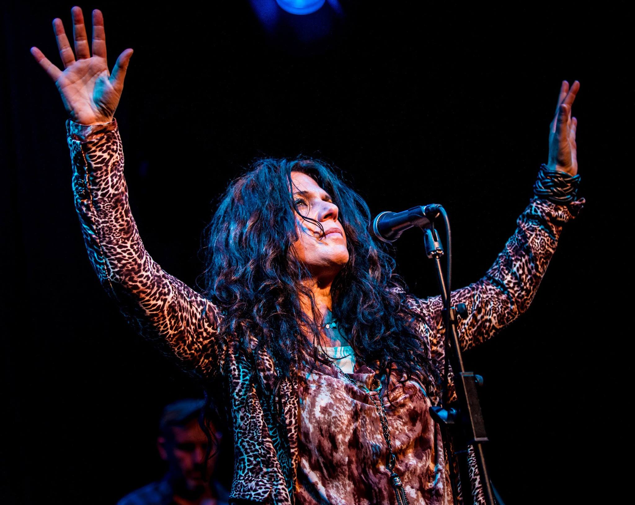 Sari Schorr Live